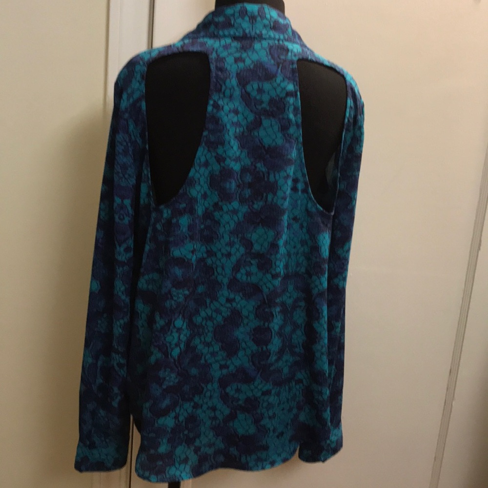 blouse - Picture 3 of 8